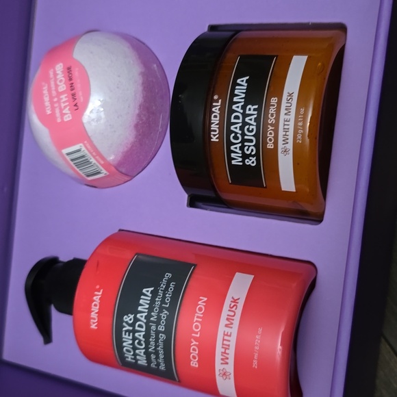 KUNDAL GIFT SET 🥰 - Picture 6 of 6